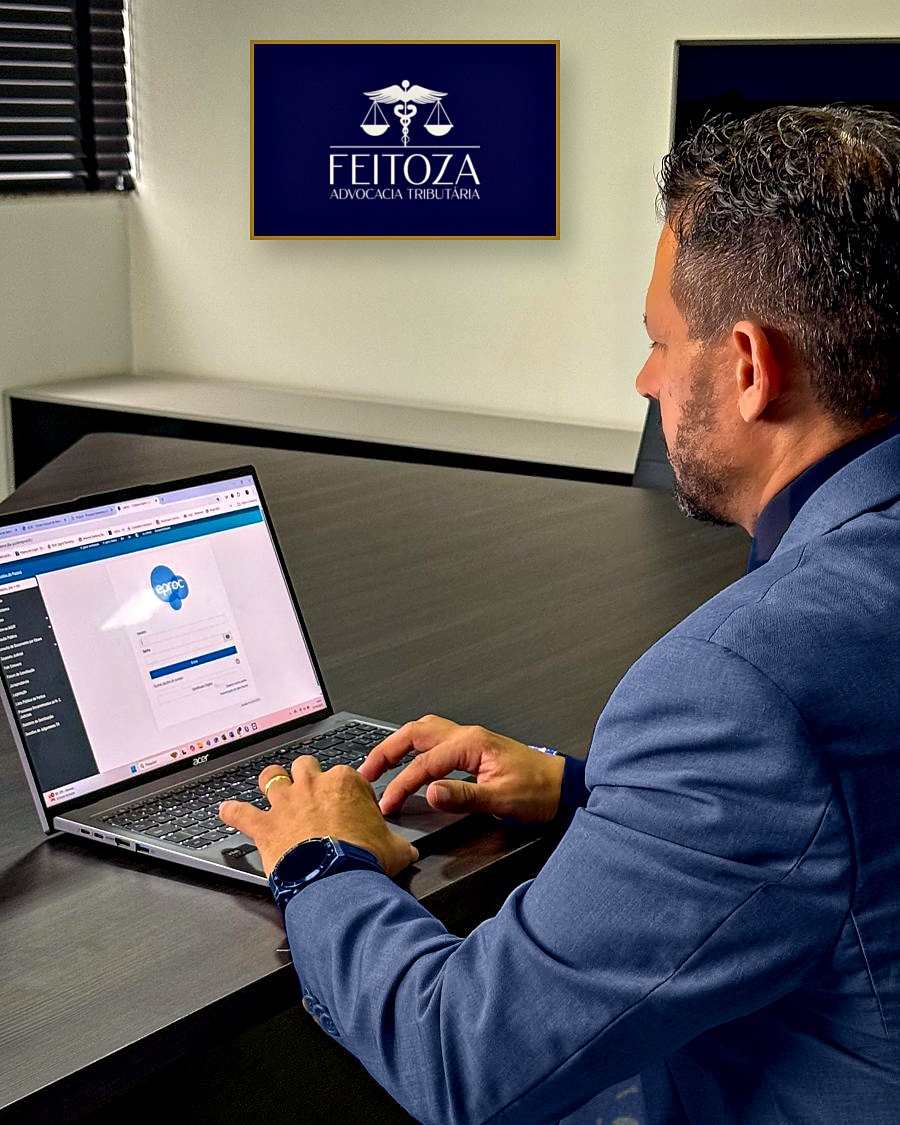 Henrique Feitoza da Silva trabalhando na escrituração fiscal